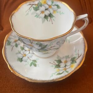 VINTAGE ROYAL ALBERT WHITE DOGWOOD TEACUP & SAUCER GOLD TRIM ENGLAND NEVER USED.
